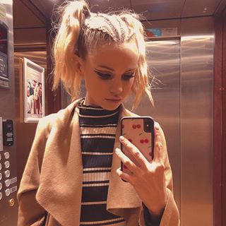 Scarlett Rose Leithold, High Pigtails, Track Hairstyles, Tail Hairstyle, Scarlett Rose, Pigtail Hairstyles, Favorite Hairstyles, I Love Makeup, Long Hair Women