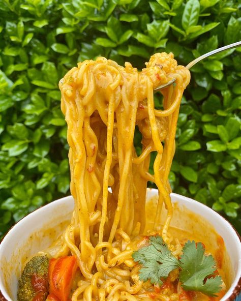 Creamy Curry Ramen, Ramen Packet, Tofu Ramen, Curry Ramen, Top Ramen, Spicy Cheese, Spicy Ramen, Vegan Ramen, 30 Min Meals