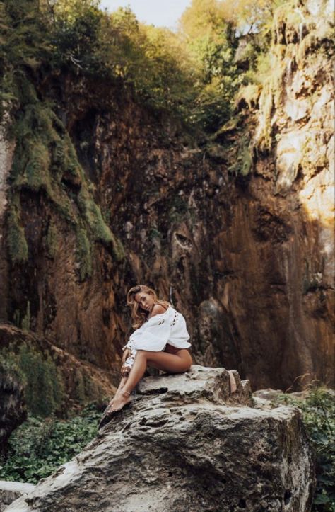 Cave Photoshoot Ideas, Fall Waterfall Photoshoot, Hotspring Photoshoot, Waterfall Shoot Ideas, Rainforest Photoshoot, Waterfall Photoshoot Ideas, Cave Photoshoot, Cancun Pictures, Waterfall Shoot