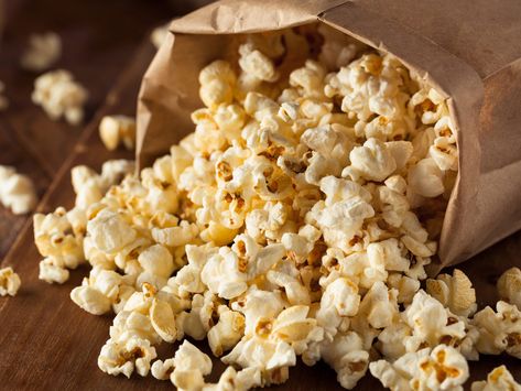 Popcorn can be a healthful snack; it is a good source of fiber and relatively low in calories. Follow this recipe for quick and healthy microwave popcorn. Popcorn Photography, Healthy Popcorn, Rice Cooker Recipes, Oil Candle, Butter Popcorn, Microwave Popcorn, Kettle Corn, Soap Making Supplies, Body Splash