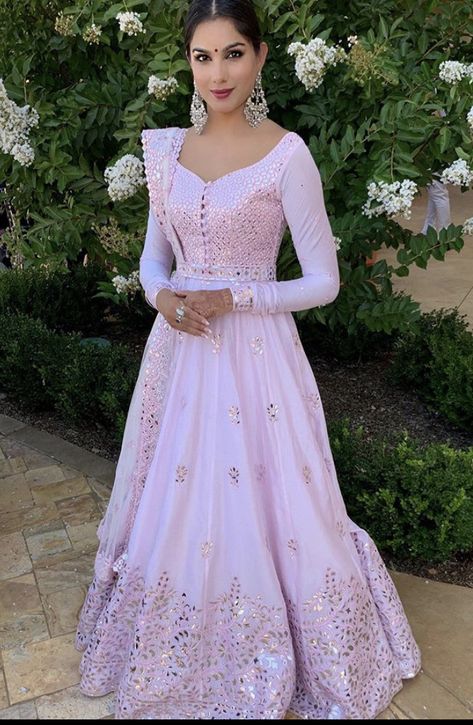 Lavender Indian Wedding, Violet Dress Outfit, Lavender Anarkali, Simple Indian Outfits, Outfits Formal, Dress Outfits Party, Violet Dresses, Tag Image, Black Jeans Outfit