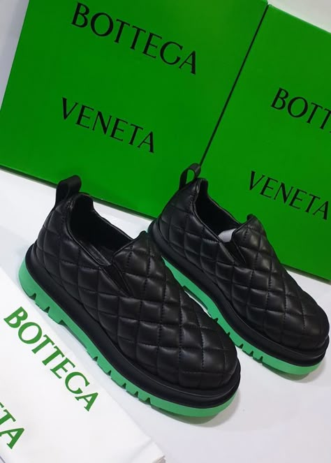 Bottega Veneta Shoes Men, Gucci Slipper, Trendy Mens Shoes, Cute Womens Shoes, Sneakers Design, Boys Loafers, Guy Fashion, African Wear Styles For Men, Bottega Veneta Shoes