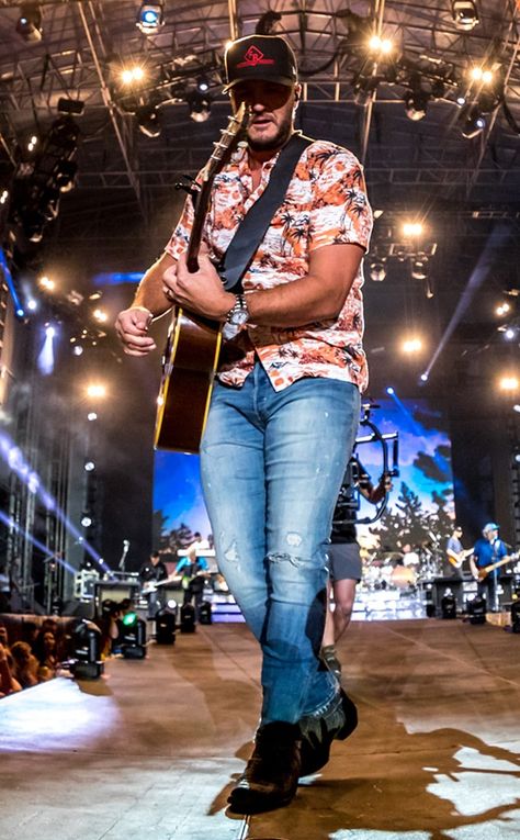 Luke Bryan from Must-See Concerts and Music Tours in 2021 on E! Online Luke Bryan Concert Outfit, Luke Bryan Farm Tour, Luke Bryan Lyrics, Luke Bryan Songs, Luke Bryan Concert, Luke Bryan Pictures, Luke Bryan Quotes, Cole Swindell, The Fame Monster