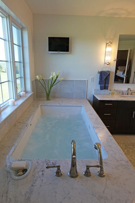 Up-to-date bath tub with built-in jets. Jacuzzi Bathtub Master Bath, Bathroom Ideas With Big Bathtub, Big Tub Bathroom, Dream Bath Tub, Big Bathtub Bathroom, Big Bath Tub Ideas, Master Bathrooms Bathtubs, Master Bath Tub Ideas Built Ins, Jet Tubs Master Bath