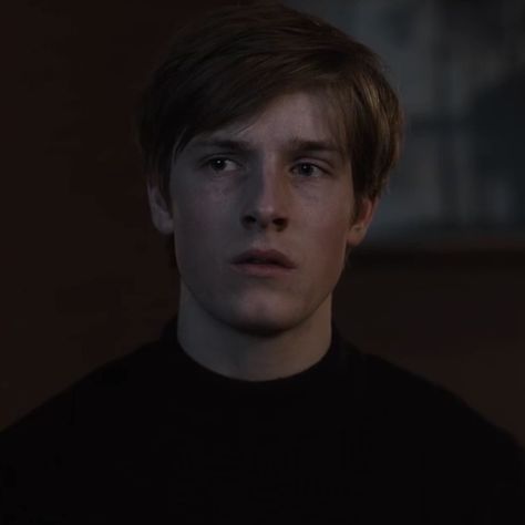 Dark Jonas, Jonas Kahnwald, Louis Hoffman, Louis Hofmann, Dark Netflix, Mr. Beast, Instagram Editing, Attractive People, Male Face