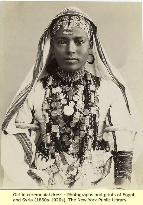 Turks Greece Women, Women In Iran, Hawaiian Woman, Persian Women, Egyptian Women, Egyptian Culture, 100 Years Ago, Native American Tribes, Traditional Dress