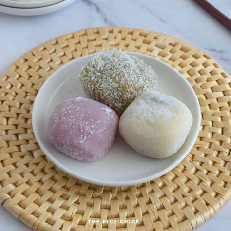 What is Mochi? Mochi Donuts Recipe, What Is Mochi, Matcha Mochi, Sweet Red Bean Paste, Sakura Mochi, Chewy Bread, Mochi Recipe, Mochi Cake, Mochi Ice Cream