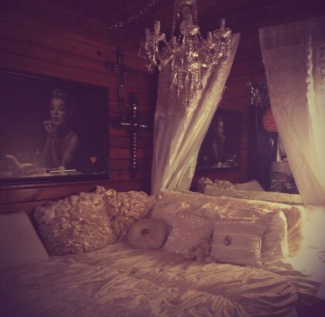 Glam Aesthetic Room, Hollywood Glam Aesthetic, Glamorous Bedroom, Glamourous Bedroom, Glam Aesthetic, Glam Pad, Aesthetic Room Ideas, Chic Aesthetic, Dream Room Inspiration