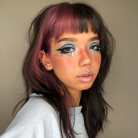 🧝🏽‍♀️✧ 𝓪𝓷𝓷𝓲𝓴𝓪 ✧ 🧝🏽‍♀️ (@annikasethi) • Instagram photos and videos Dyed Bangs, Bleached Bangs, Split Dyed Hair, Hair Color Streaks, Hair Streaks, Split Hair, What To Write, Half And Half, Haircut And Color