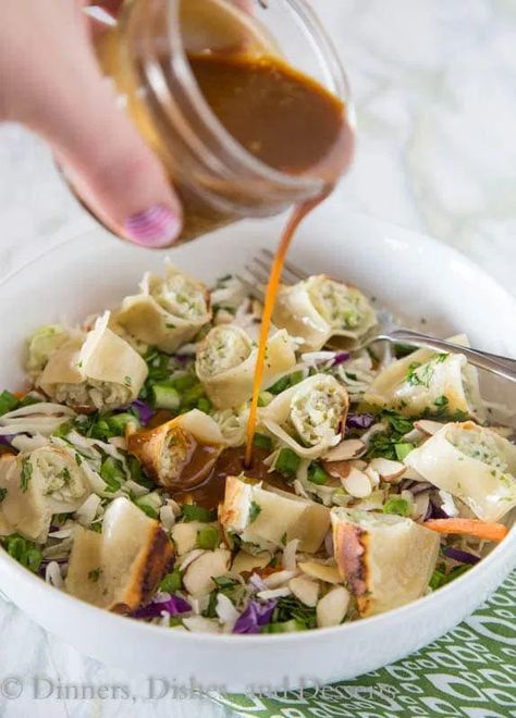 Potsticker Salad, Asian Peanut Dressing, Asian Chopped Salad, Peanut Dressing, Diner Recept, Salad Wraps, Asian Salad, Salad Toppings, Main Dish Salads