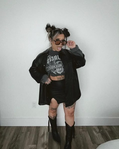 Alternative Country Concert Outfit, Boho All Black Outfit, Country Rock Concert Outfit Plus Size, Post Malone Inspired Outfit, Edgy Fall Outfits Grunge Rocker Chic, Cute Rock Concert Outfits Plus Size, Plus Rock Concert Outfit, Plus Size Western Grunge, Rock Concert Plus Size Outfit