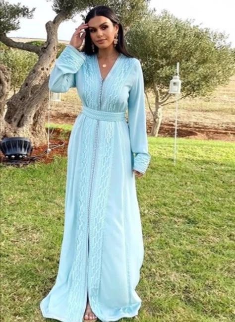 Moroccan Caftan Simple, Caftan Simple Chic, Moroccan Dress Kaftan, Moroccan Outfit, Caftan Dress Kaftan, Kaftan Simple, Dress Soiree, Moroccan Clothes, Caftan Simple