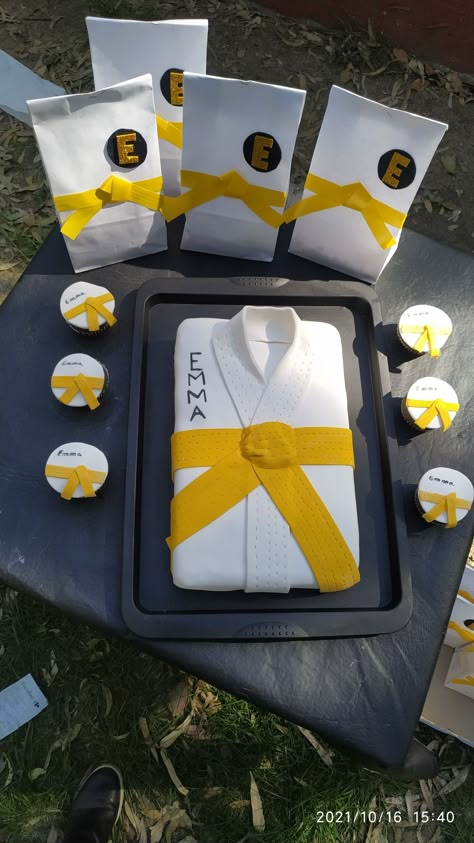 Judo Birthday Party Ideas, Taekwondo Birthday Cake, Taekwondo Birthday Party Ideas, Taekwondo Cake Ideas, Karate Birthday Party Ideas, Taekwondo Birthday Party, Karate Party Decorations, Taekwondo Birthday, Martial Arts Party