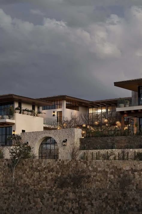 Step inside this insane organic modern dream home in Cabo San Lucas Dos Vistas Studio Mcgee, Studio Mcgee Cabo Dos Vistas, Modern Hacienda Style Homes, Modern Italian Villa, Character House, Brandon Architects, Modern Hacienda, Hacienda Homes, Pretty Homes