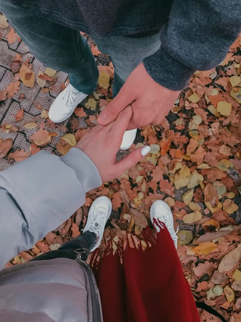 Autumn #love #couples #fall #autumn Cute Couple Pics Autumn, Fall Vibes Couples, Autumn Aesthetic Boyfriend, Fall Dating Aesthetic, Cute Autumn Couple Pictures, Cute Fall Dates Pictures, Boyfriend Fall Pictures, Fall Aesthetic Picture Ideas, Fall Couple Photoshoot Aesthetic