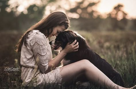 Pet And Human Photography, Dog Human Photoshoot, Woman With Dog Photography, Photoshooting Dog Girl, Diy Dog Photoshoot Ideas, Human And Dog Photoshoot, Dog And Human Photography, Photoshoot With Dog And Owner, Pictures With Dogs Ideas