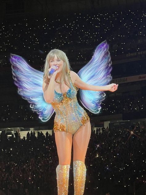 Taylor Swift Fairy, Fairy Wings Aesthetic, Fairy Edit, Taylor Swift Birthday, Taylor Swift Tour Outfits, Swift Tour, Taylor Swift Fearless, Edit Aesthetic, Taylor Swift Funny