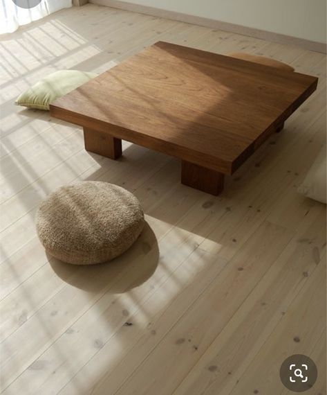 Japanese Dining Table, Japanese Living Rooms, Floor Seating Living Room, Japanese Bedroom, Japanese Home Decor, Floor Sitting, Japanese Furniture, Japanese Interior Design, Floor Table