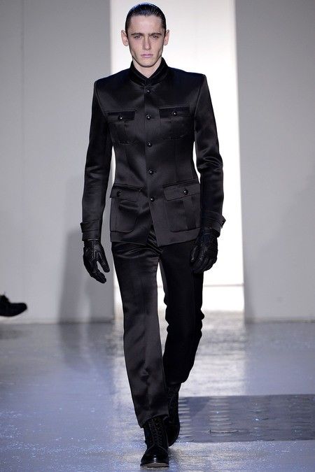 Mugler Fall/Winter 2013-14 Men's Show Mugler Menswear, Well Dressed Men, Vogue Paris, Military Fashion, Unisex Fashion, Gq, Paris Fashion Week, Black Men, Fashion Show