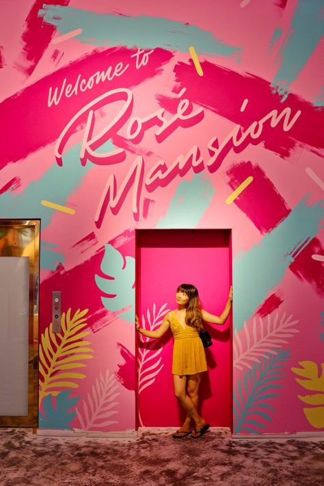 Rose Mansion Pop Up Shop NYC + Your Guide to Current New York Pop Up Shops // Local Adventurer #wallpaper #wallmural #muralart #interior #positiveprints Display Visual Merchandising, Selfie Wall, Photo Zone, Pop Up Event, Mural Design, Pink Wall, Graffiti Wall, Mural Wall Art, Pop Up Shops