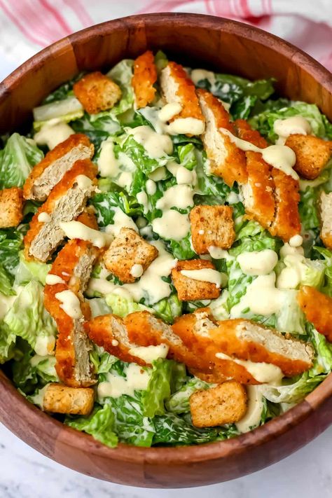 Creamy Caesar Dressing, Vegan Caesar Dressing, Chicken Caesar Salad Recipe, Vegan Caesar Salad, Tofu Chicken, Vegan Caesar, Caesar Salad Recipe, Vegan Chicken, Chicken Caesar Salad