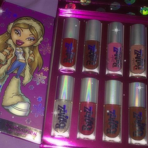 Bratz Makeup Palette, Y2k Bratz, Bratz Girls, Lip Glosses, Girly Accessories, Makeup Obsession, Makeup Items, Bratz Doll, Body Skin Care Routine