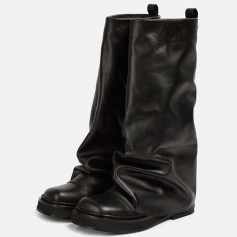 Introducing the Sleek Modern Mid-Calf Leather Slouch Boots, a must-have addition to any fashion-conscious wardrobe for Autumn, Spring, and Winter. The boots feature a distinctive square toe that adds a contemporary edge to the classic Western style. Constructed with a durable rubber outsole and a plush microfiber lining, these boots offer both resilience and luxurious comfort. The boots are distinguished by a solid pattern, exuding an understated elegance that complements a variety of outfits. A unique button closure provides both a secure fit and a stylish detail. The mid-calf height strikes a perfect balance between coverage and chic appeal, while the PU upper material ensures a sleek finish and long-lasting wear. Function meets fashion with features such as anti-odor technology for fres Cool Winter Boots, Saggy Boots, Winter Boots 2024, Womens Boots For Fall, Winter Shoes 2024, Winter Shoes Outfit, Layered Boots, Slouch Boots Outfit, Boots No Heel