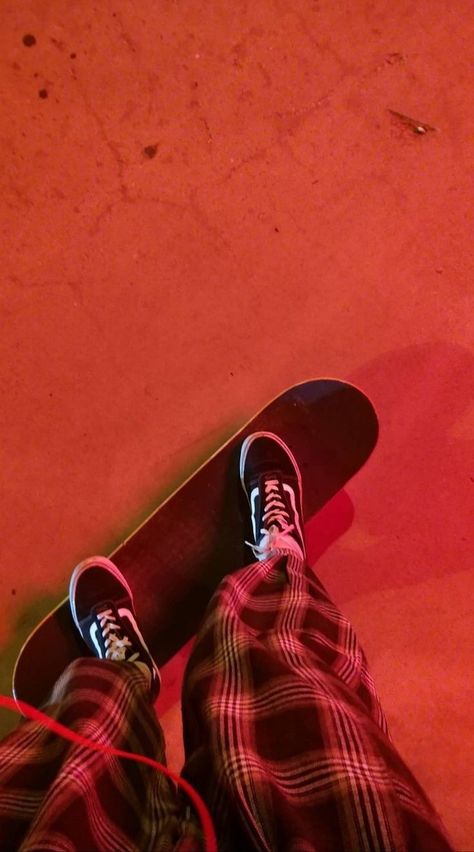 Skater Core, Skater Girl Aesthetic, Skate Vibes, Skate Aesthetic, Skateboard Pictures, Skateboarding Tricks, Skateboard Aesthetic, Skateboard Art Design, Skate 3