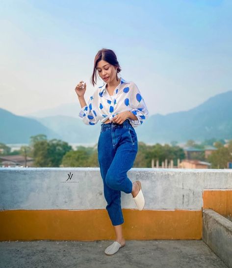 Riza Afreen, Arishfa Khan, Sisters Photoshoot Poses, Handsome Celebrities, Bff Photoshoot Poses, Stylish Photo Pose, Pic Pose, Photo Pose Style, Fashion Photography Poses