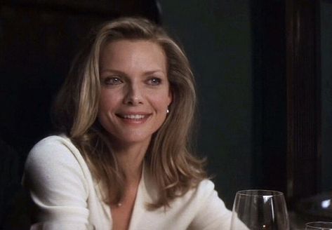 Michelle Pfeiffer Movies, Michelle Pfeiffer What Lies Beneath, Michelle Pfeiffer Hair, Michelle Pfeiffer Scarface, 00s Movies, Midi Hair, Champagne Supernova, Trash Fashion, Haircut Inspo