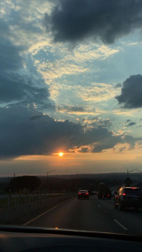 Sunset Driving [Video] | Videografi, Soyut manzara, Yolculuk Driving Video, Gardening Aesthetic, Adventure Aesthetic, Scenery Pictures, Aesthetic Sunset, Clipuri Video, Cool Instagram Pictures, Aesthetic Photography Nature, Beautiful Places Nature