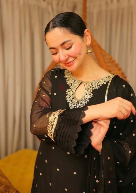 Sanakhan❤ Black Kurta Set, Hania Aamir, Female Clothes Outfits, Latest Fashion Trend, Handsome Celebrities, Hania Amir, Celebrity Fashion Looks, Pakistani Fancy Dresses, Beautiful Pakistani Dresses