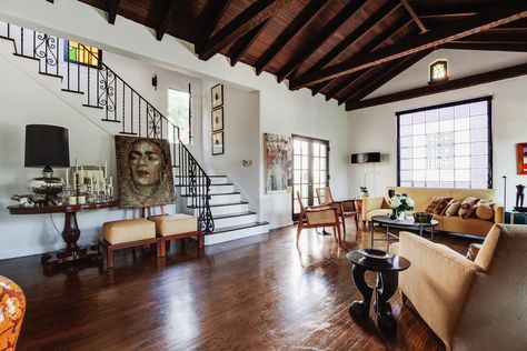 A Cozy Spanish-Style on Hollywood Boulevard Seeks $2.8M - Dwell Old Spanish Style Homes Exterior, Old Spanish Style Homes, Spanish Style Home Exterior, Modern Spanish Revival, Red Brick Fireplaces, Spanish Colonial Homes, 1920s House, Los Angeles Real Estate, Internal Courtyard