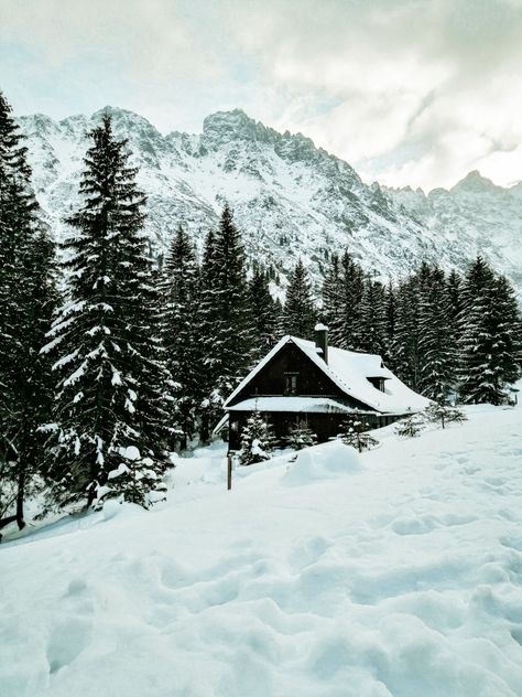 A Torch Against The Night, Mountain Hut, Beautiful Moon Pictures, Winter Landscape Photography, Front Door Steps, Montana Mountains, Mountain Hotel, Hotel Photography, Cold Mountain