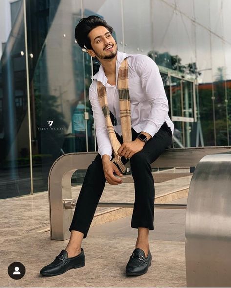 Jis RasTe Tu Na Mile💜 Uspe Na Ho Mere Kadam😊😘😘..!! Tere Bin Ab na Lengey Ik Bhi Dam♥ Tujhe KiTna Chahne Lgey Hum🌹🌹 Mr Faisu 07, I Miss You Cute, Faisal Shaikh, Mr Faisu, Tik Tok Video, Dear Crush, Instagram Dp, Cool Boy Image, Indian Men Fashion