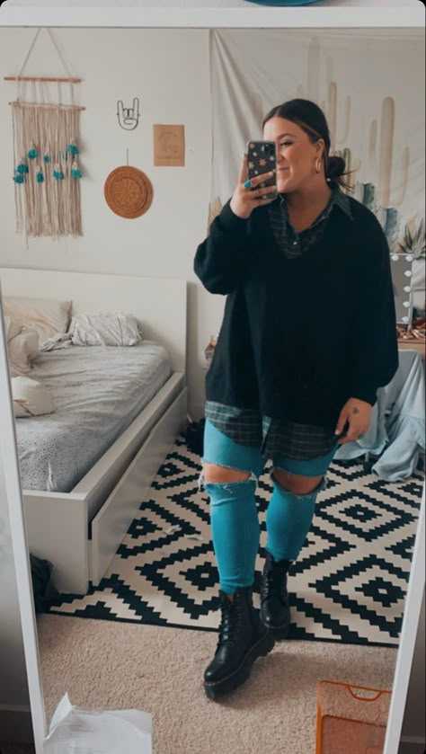 Plus Size Flannel Outfits, Plus Size Grunge Fashion, Plus Size Doc Martens Outfit, Plus Size Grunge Outfits, Plus Size Grunge, Abercrombie Outfits, Mom Jeans Outfit Winter, Martens Outfit, Mom Jeans Outfit