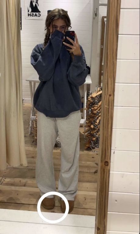 Layered Comfy Outfits, Really Lazy Outfits, Cozy Outfit For Home, Comfy Train Outfit, Comfy Fits For Home, Comfy Outdoor Outfits, Girlfriend Outfits Cute, Navy Blue Quarter Zip Outfit, Comfy Student Outfit