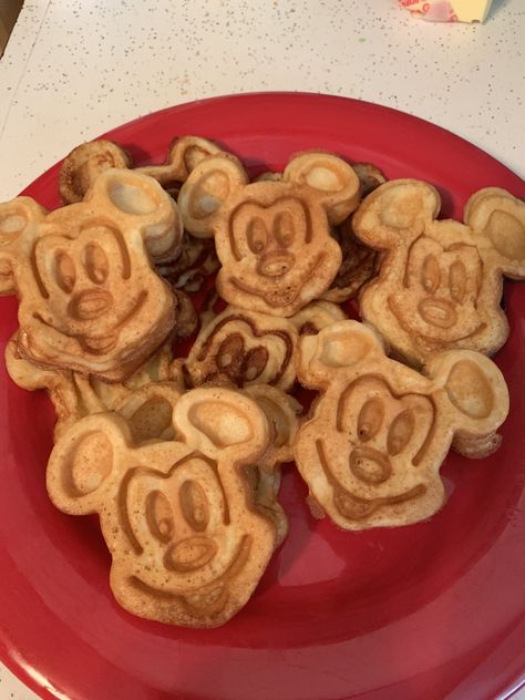 Mickey Waffle Recipe, Them Park, Mickey Waffles, Disney Inspired Recipes, Disney World Guide, Disney Desserts, Waffle Maker Recipes, Disney Recipes, Waffles Recipe