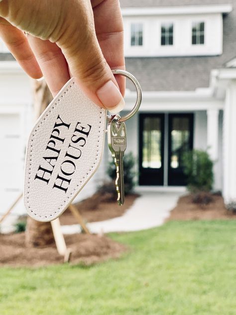 5 Stress-Free Tips to Settle Into Your New Home Build! | Homes.com Outdoor House Aesthetic, Home Owner Aesthetic Key, Keys To A House, Buying A Home Aesthetic, First Home Manifestation, Holding Keys To New House, Buying House Aesthetic, Home Keys Aesthetic, New Home Aesthetic Keys