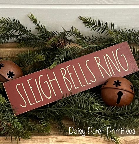 Sleigh Bells Ring, Primitive Country Christmas, Christmas Shelf, Daisy Patches, Rustic Christmas Decor, Christmas Furniture, Diy Santa, Christmas Farm, Sleigh Bells