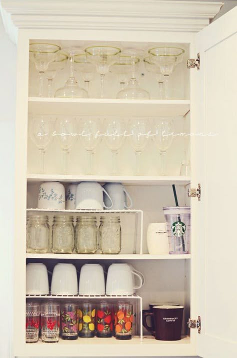 Storage isn't exactly a luxury if you're living in a small space. It's the one thing homeowners always seem to need more of. So, we've rounded up these brilliant storage ideas, specifically for small kitchens. Whether you're running out of space on your counter tops, need space for your appliances or your kitchen cabinets are way in over their heads storing food, these ideas will help you get your kitchen organization back on track. Small Kitchen Organization, Small Kitchen Storage, Kitchen Organization Diy, New Kitchen Cabinets, Kitchen Cabinet Organization, Trendy Kitchen, Cabinet Organization, Diy Kitchen, Organization Hacks