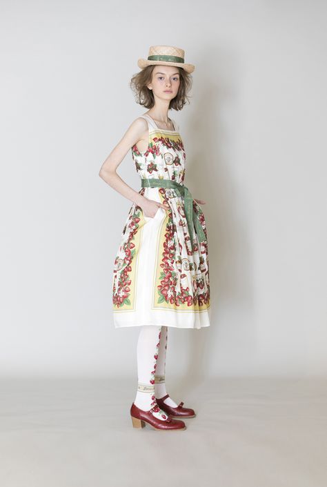 Jane Marple 2019 Spring/Summer collection strawberry scarf Strawberry Scarf, Flower Long Skirt, Jane Marple, Crochet Lace Collar, Fluffy Skirt, Airy Dress, Rainbow Fashion, Lace Wrap, China Dress