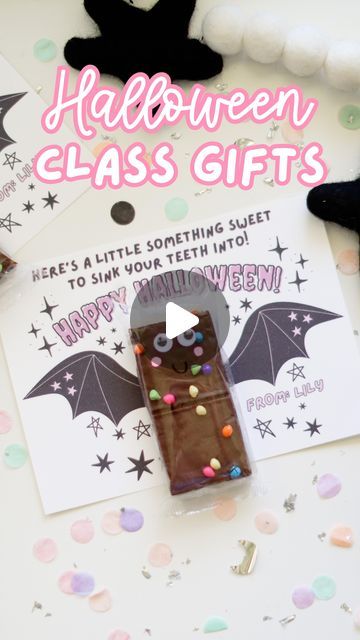 Kelsey Easterling on Instagram: "Easy & Affordable Halloween Class Gifts 🦇 Comment BATS and I’ll send you the link for this FREE printable 👻 
To make the brownie bats, I added @thereallittledebbie cosmic brownies, googly eyes, cheeks and a smile (with an acrylic paint marker), and glue dots to attach. So simple, but so cute for classmates this spooky season! 

#classgifts #halloweengifts #halloweenparty #diyhalloween #freeprintable #halloweentreats #affordablegifts #halloweenforkids #littledebbie" Halloween Class Gifts, Halloween Class Treats, Halloween Student, Class Treats, Cute Halloween Treats, Boo Gift, Classroom Halloween Party, Cosmic Brownies, Class Gifts