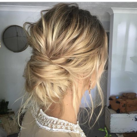 This low twisted bun is what textured hair dreams are made of! We are loving the lived-in yet elegant feel. Create separation in hair before starting any style you want to add texture to by spraying Style Sexy Hair Play Dirty. https://www.facebook.com/shorthaircutstyles/posts/1760243097599463 Hair Casual, Wedding Hairs, Casual Wedding Hair, Easy Wedding Guest Hairstyles, Casual Hair, Chignon Bun, Brunette Bob, Long Shag, Balayage Ombre