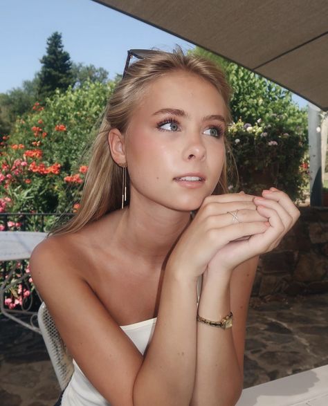 @_izaandelle_ Iza And Elle, Queen Kate, Swedish Girls, Marina Laswick, Beachy Outfits, Second Semester, Who People, Jordyn Jones, Endless Summer