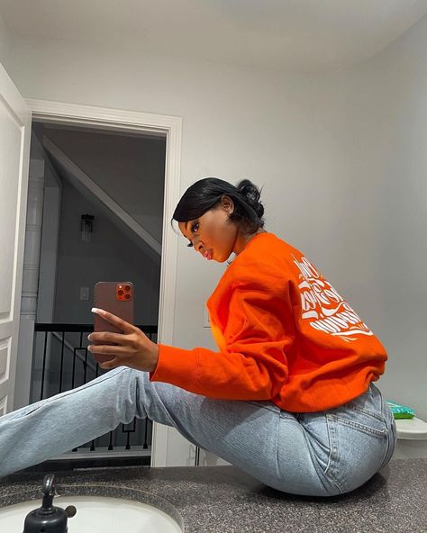 Orange Crewneck, Dark Skin Women, Fall Fits, Cute Sweatshirts, Black Women Art, Dope Outfits, Casual Fits, Comfy Outfits, Heavy Weight