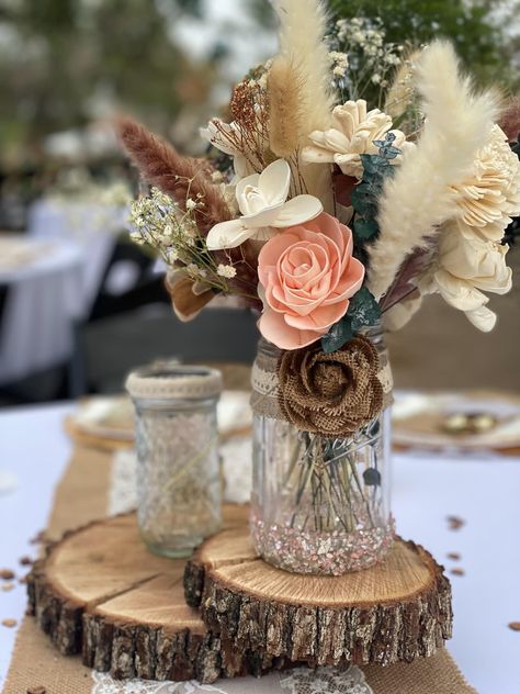 Pompous Centerpieces, Western Quinceanera Ideas, Western Wedding Centerpieces, Country Chic Party, Rustic Quinceanera, Quince Centerpieces, Western Centerpieces, Western Bridal Showers, Boho Centerpiece