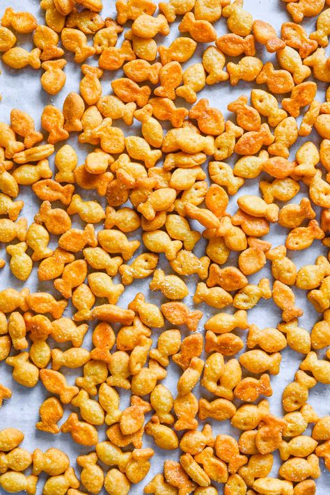 Goldfish Recipe, Cracker Ideas, Homemade Goldfish, Homemade Goldfish Crackers, Cheesy Crackers, Baby Recipe, Goldfish Crackers, Homemade Crackers, Recipes Snacks