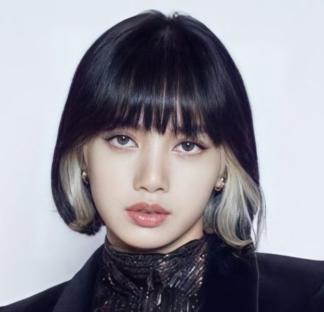 Lisa Underneath Hair, Lisa Short Black Hair, Lisa Hair Short, Lisa With Short Hair, Lisa Hair Color, Lisa Haircut, Lisa Short Hair, Lisa Hairstyle, Long Hairstyles With Layers