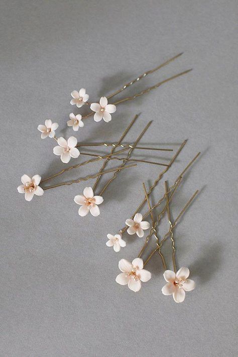 hair strand anatomy Beaded Hair Pins, Hair Brooch, Floral Hair Pins, Bead Hair Accessories, Headpiece Bridal, Floral Pins, Hair Adornments, Bridal Hair Flowers, Bridal Comb